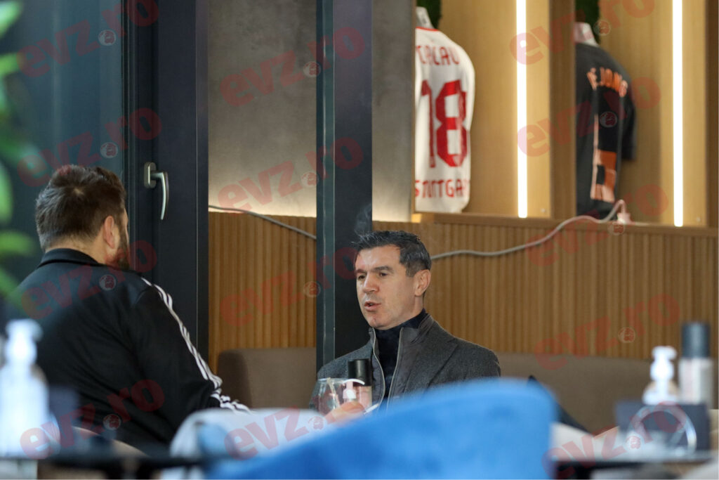 VIDEO/ Prietenii lui Mihai Leu nu țin cont de fostele probleme de sănătate ale campionului. Fostul boxeur, nevoit să inhaleze fumul de țigară