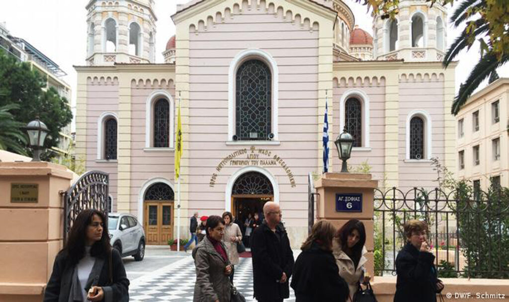 Autoritățile au decis! Credincioșii nu mai pot participa la slujbe fără test COVID-19 negativ