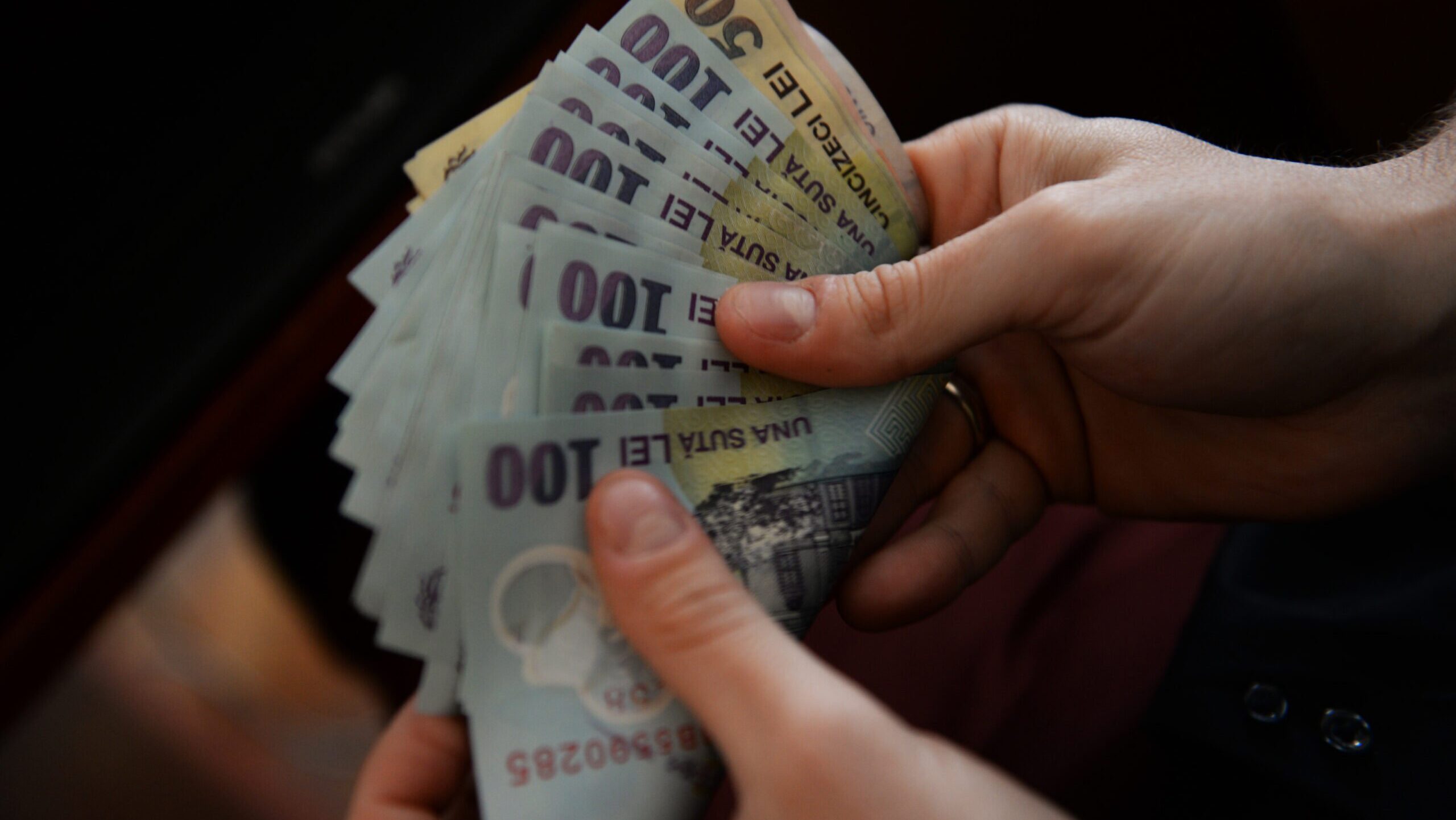 Se deschide perioada angajărilor de sezon în România, cu salarii interesante. Unde poți câștiga 8000 de lei