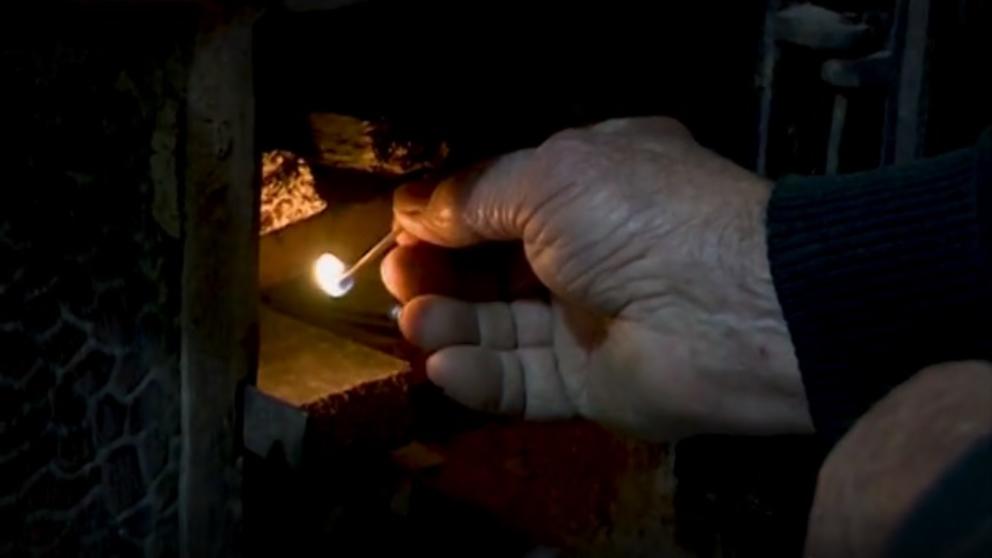 Românii au ajuns nemâncați și fără căldură! Lemnele de foc s-au scumpit. Cum se descurcă oamenii la sate