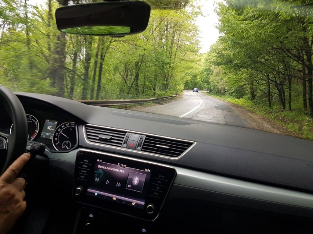 Unul dintre cele mai spectaculoase drumuri din țară, pe care foarte puțini îl cunosc. Este la fel de frumos ca Transfăgărășan sau Transalpina