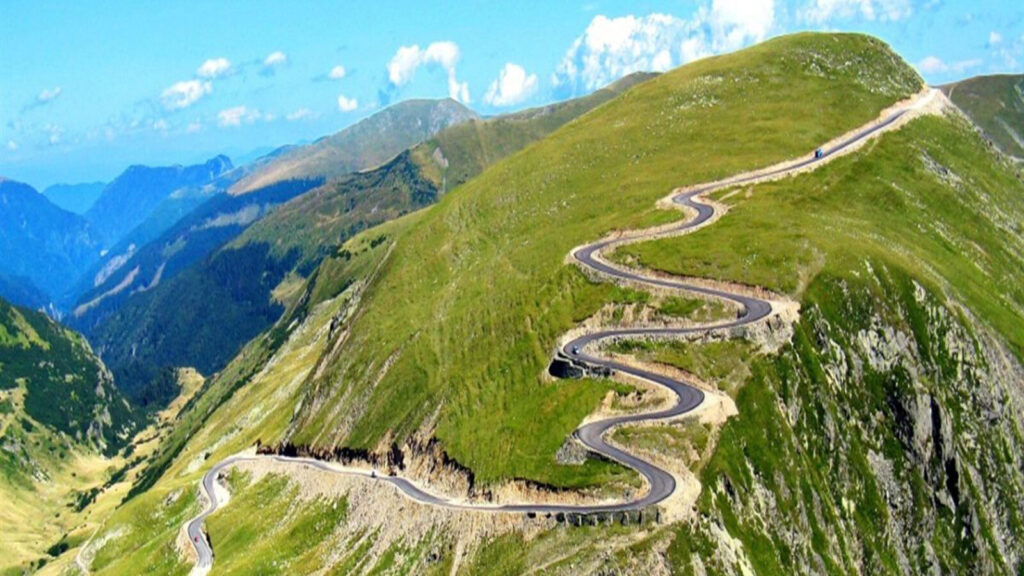 Cele mai spectaculoase drumuri din România. Peisaje de o frumusețe rară