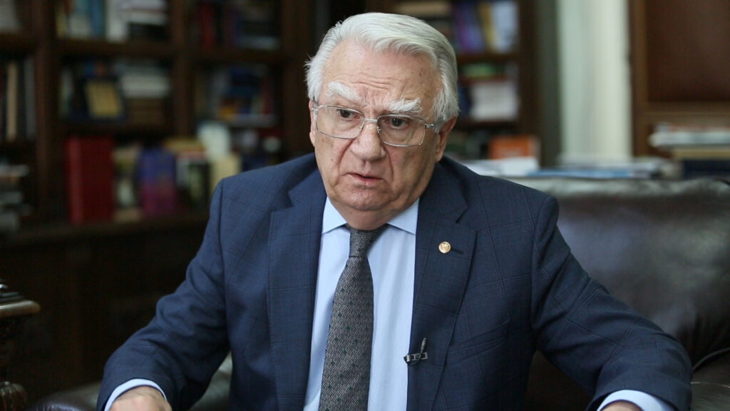 EXCLUSIV Acad. Victor Voicu: De ce vaccinații transmit mai departe virusul. Carantina este o soluție. „Sunt îngrijorat de soarta României” (II)