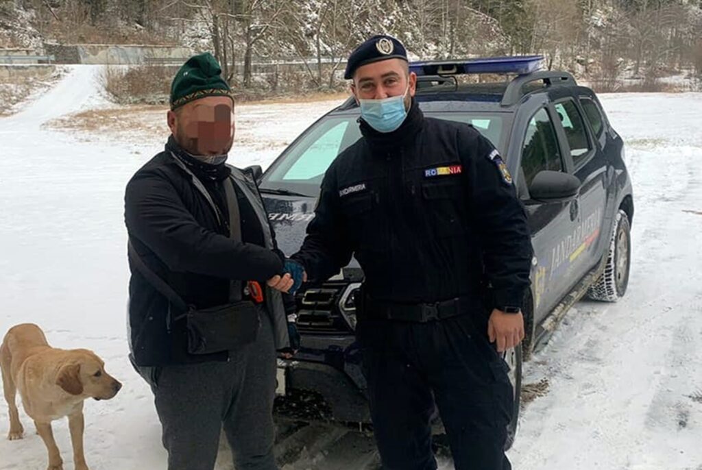 Din penibil în mai penibil. Jandarmii din Bihor se lăudă că l-au ajutat pe un chinez să plece mai departe cu o mașină furată