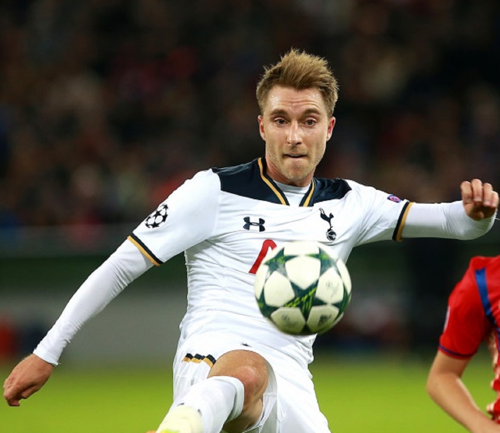 Christian Eriksen s-a prăbușit pe teren în meciul cu Ucraina. Fotbalistul danez a mai suferit un stop cardiac în 2021