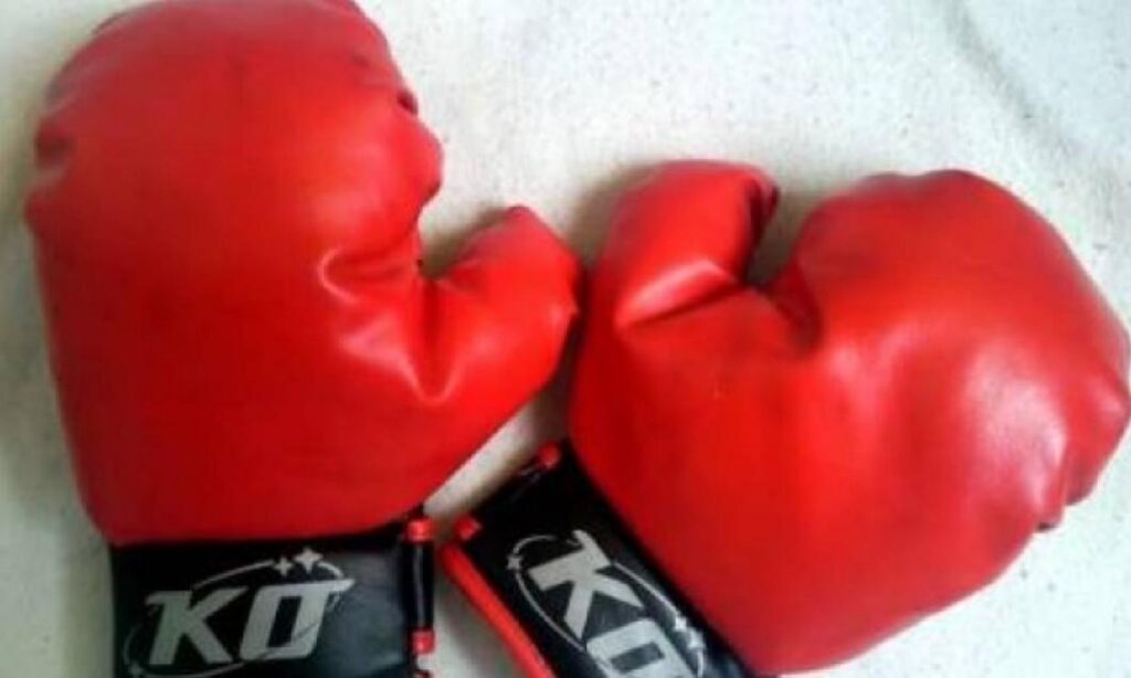 Huliganism în box. Un tânăr pugilist s-a ales cu arcada spartă după ce a fost lovit mișelește de un antrenor