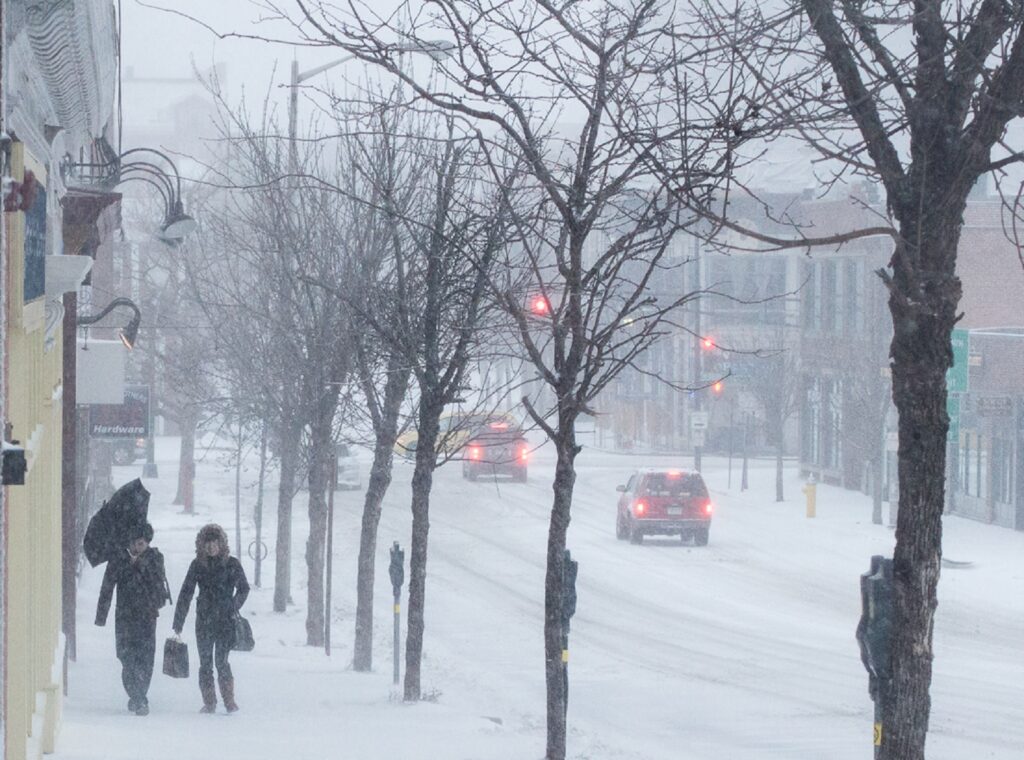 Alertă meteo pentru București și multe județe din țară. Cod Portocaliu de ninsori