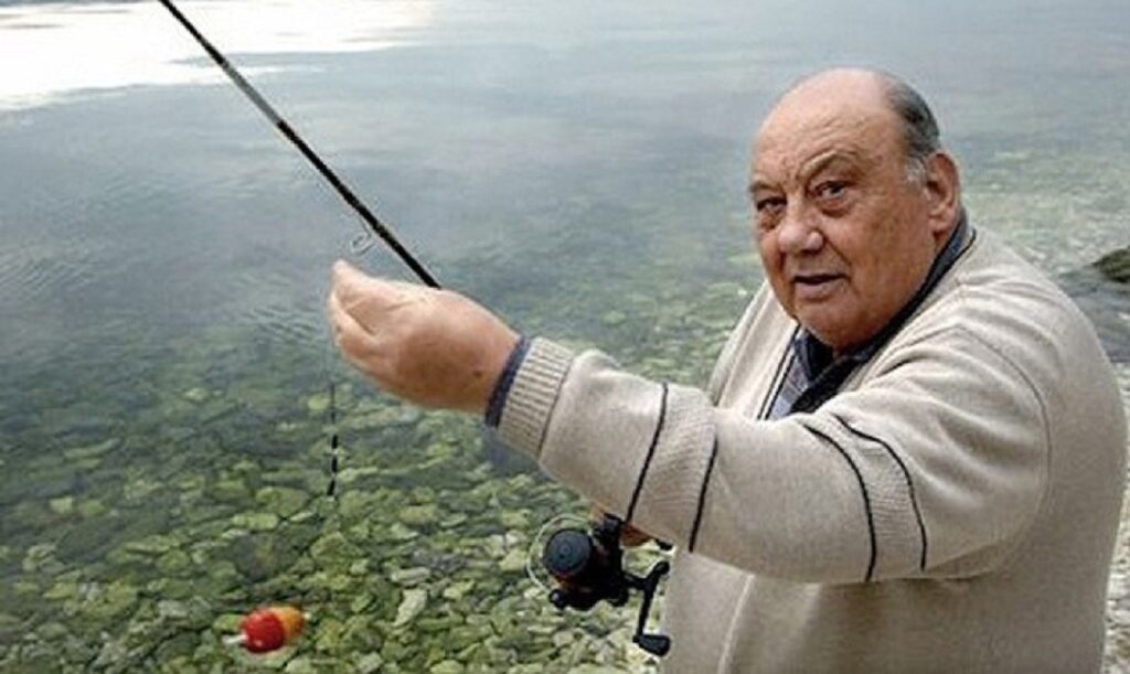 Povestea omului considerat cel mai mare ghinionist, dar și norocos din lume. A scăpat din accidente de avion, tren și mașină, apoi s-a îmbogățit la loto