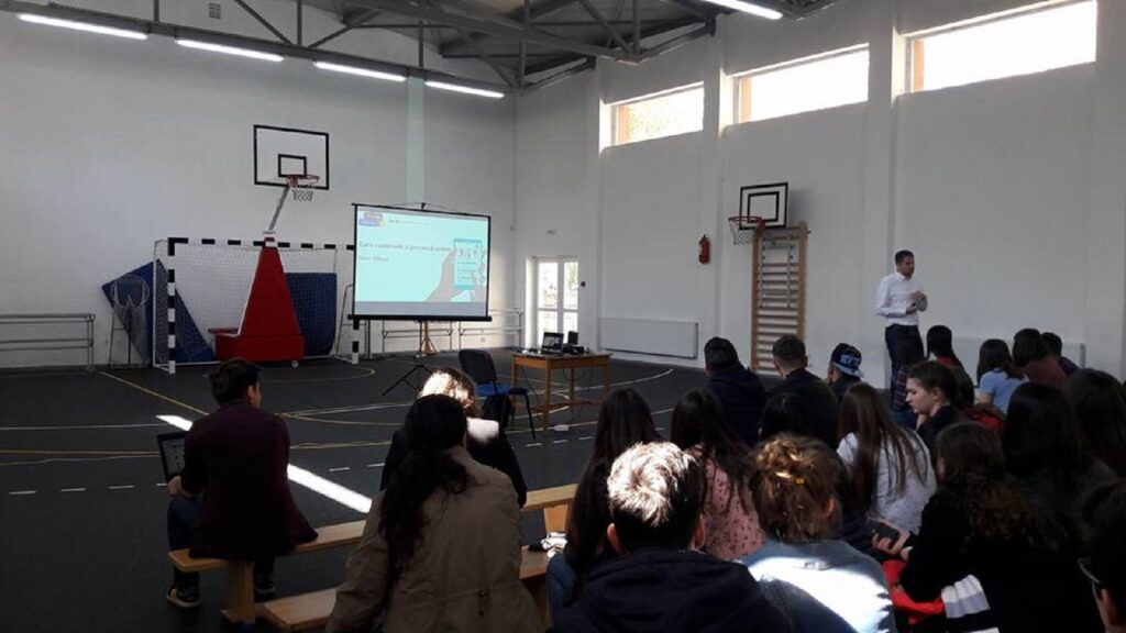 Profesor cercetat penal după ce a hărțuit sexual o elevă