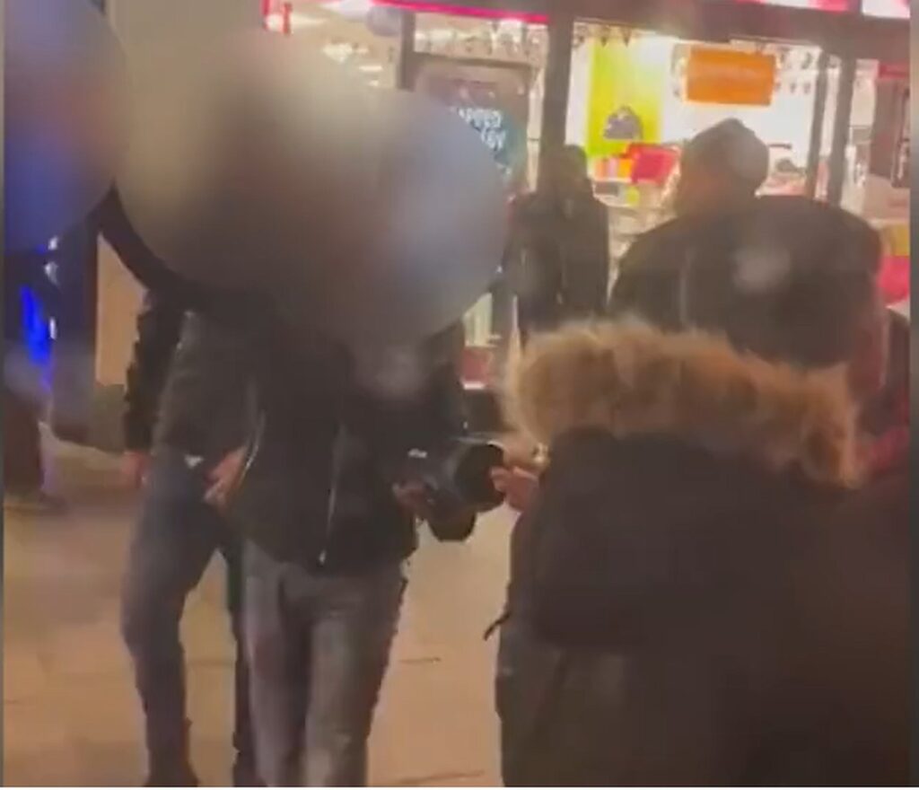 „Salut nazist” pentru evrei, în prima zi de Hanukkah: Injurii și agresiuni în centrul Londrei. Imaginile au făcut înconjurul lumii. VIDEO