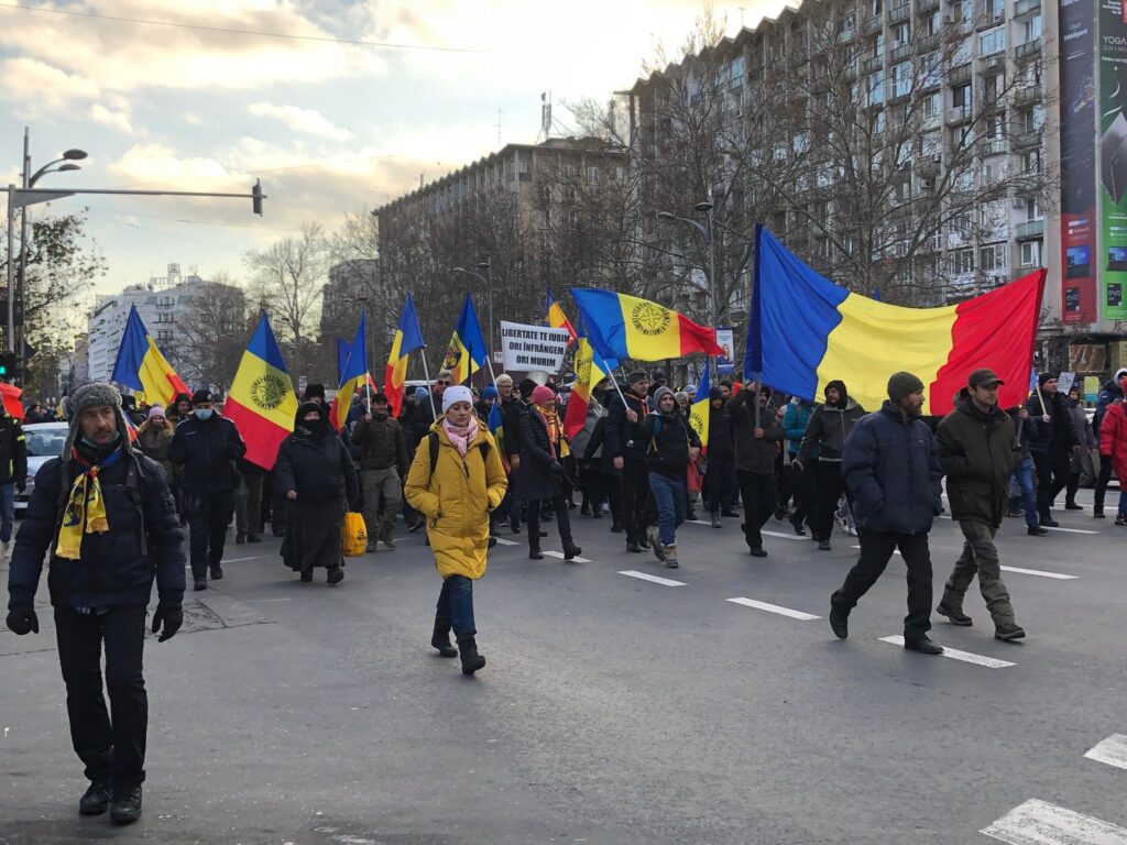 Protestul „extremiștilor de dreapta” a ajuns în presa străină: „Un moment sensibil și critic. Îmbrăcați în blănuri de urs, executau ritualuri”