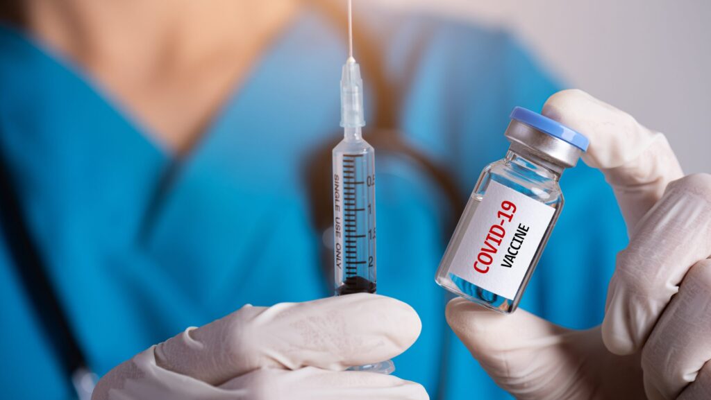 Intră în vigoare pe 4 februarie! Vaccinare obligatorie pentru adulți. Premieră în Europa