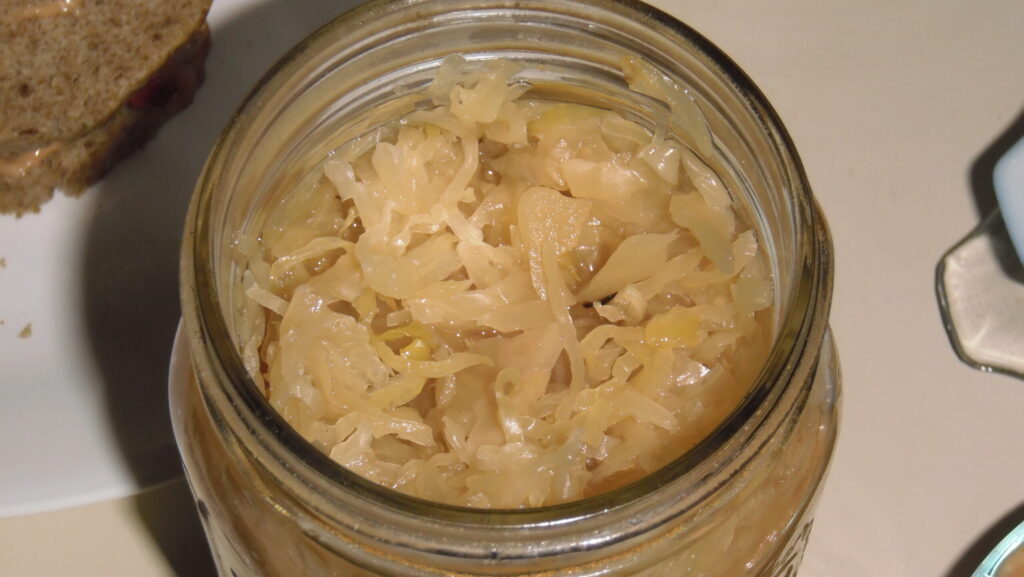 Varza murată. Cum se pitroceşte corect, pentru a nu mirosi urât