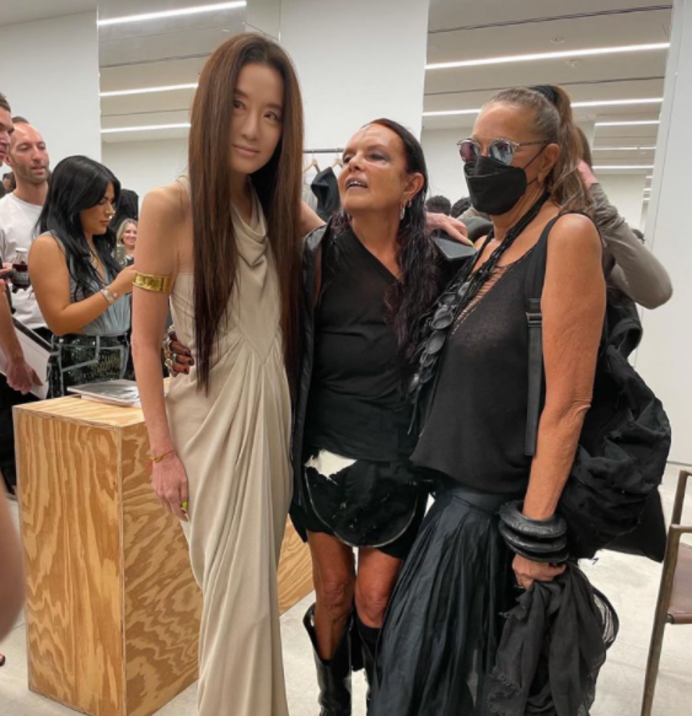 Bunicuța care arată ca o puștoaică de 20 de ani. Dieta specială care o ține în formă. Nu încercați singuri acasă