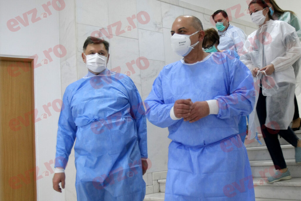 Luptă pe multiple fronturi cu Omicron. Alexandru Rafila, vestea momentului despre testare