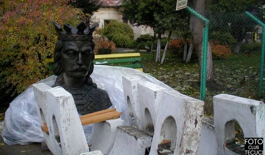 Statuia lui Ștefan cel Mare din Tecuci a dispărut! Cântărește o tonă jumate. „Este o rușine pentru noi”