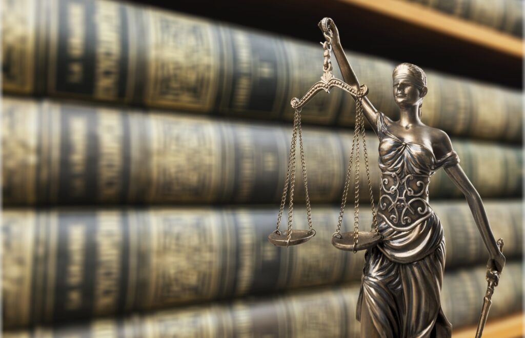 O bombă stă să explodeze în justiție. „Cifre care aruncă în aer sistemul, în jur de 1000 de magistrați vor să plece”