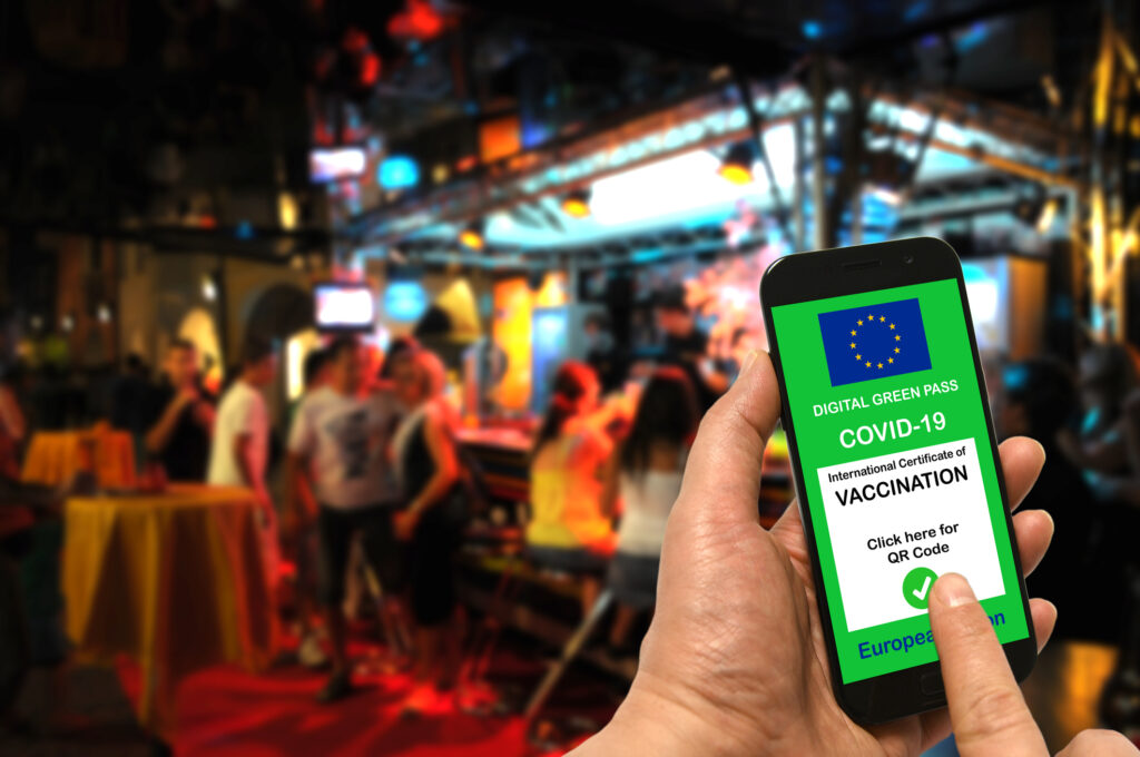 Încă o țară renunță la certificatul verde. Decizia luată la peste 50.000 de noi infectări pe zi