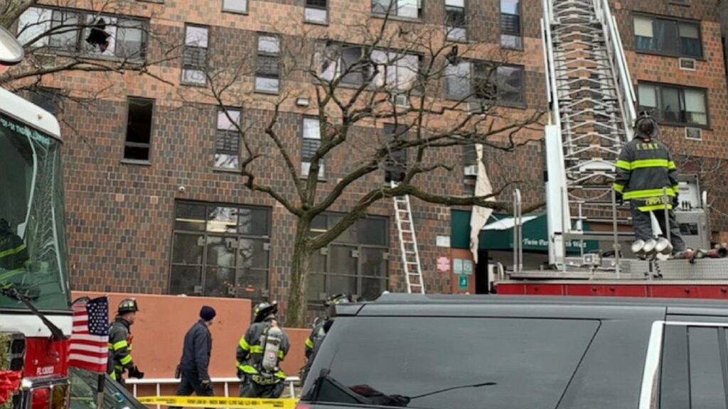 Catastrofă în orașul New York. Cel puțin 19 persoane, dintre care 9 copii, au murit într-un incendiu