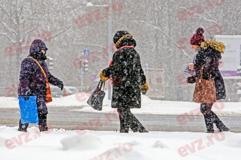 O vreme cumplită lovește România. ANM emis patru avertizări de Cod galben și Cod portocaliu