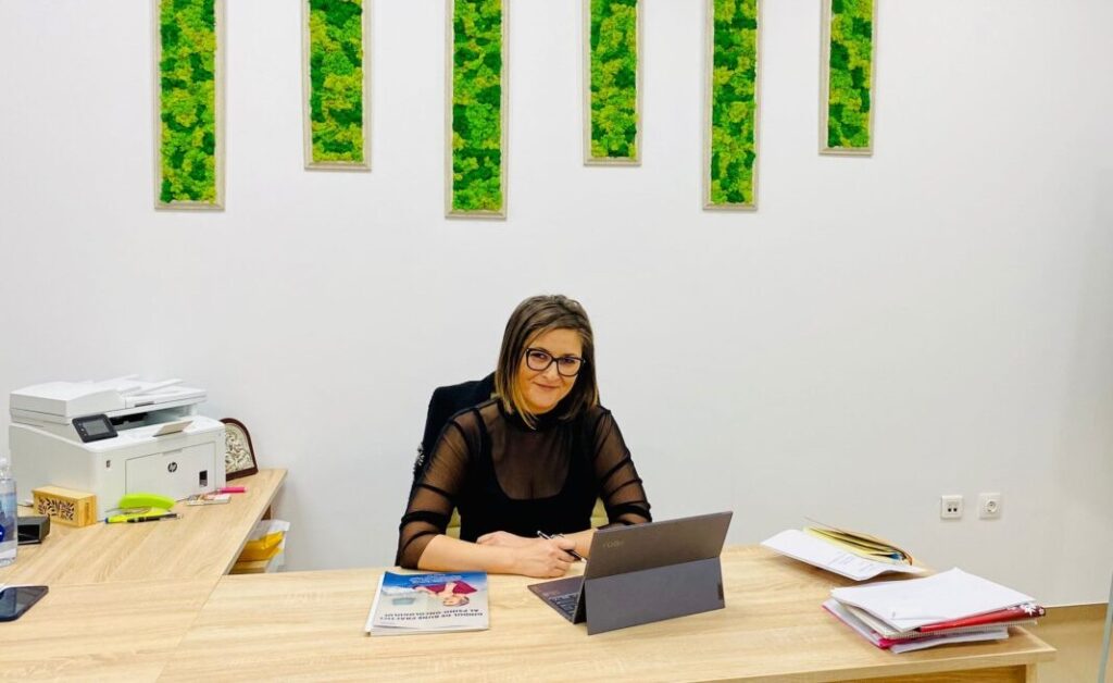 Puterea minții, decisivă în tratarea cancerului. Centrul de Oncologie Sf. Nectarie oferă gratuit bolnavilor noi terapii psihologice