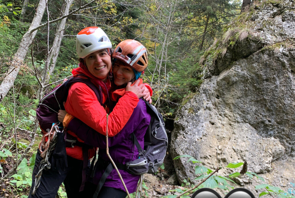 Trupul tinerei alpiniste moarte în „Albişoara Gemenelor” nu a fost recuperat. Sora geamănă a transmis un mesaj sfâșietor