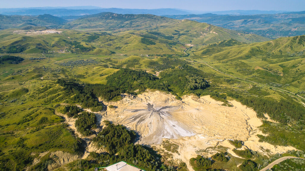 O minune naturală de care puțini turiști știu. Este situată într-o zonă unică a României
