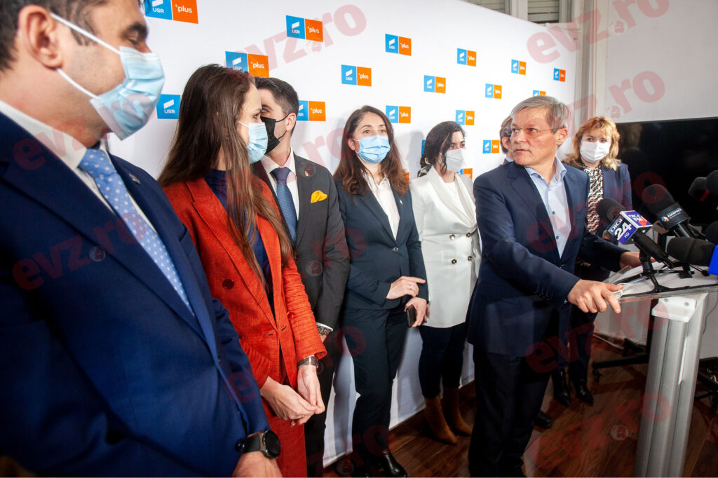 USR se face țăndări. Demisii pe bandă rulantă. Scandal uriaș. SURSE