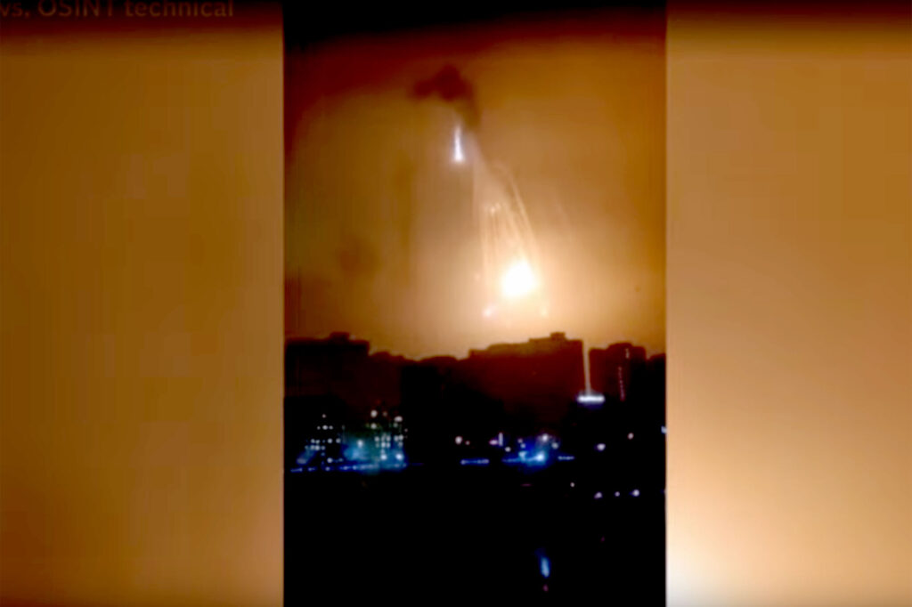 Asediu la Kiev! Depozitul de petrol, în flăcări în timp ce Rusia lovește orașul „cu tot ce au”. VIDEO
