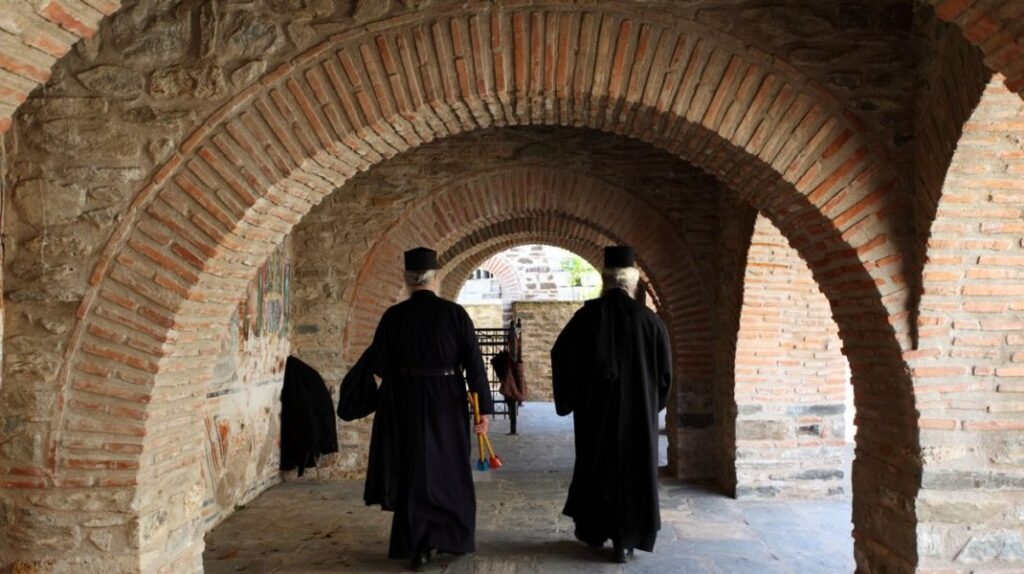 Dieta călugărilor de la Muntele Athos. Te scapă de toate probleme de sănătate