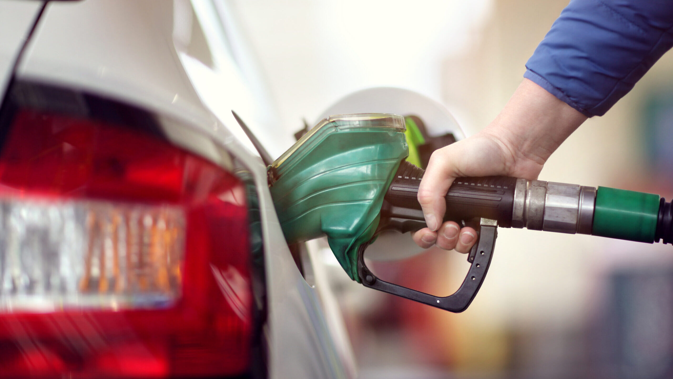 Zeci de benzinării au rămas fără motorină, după valul de alimentări masive. Prețurile afișate