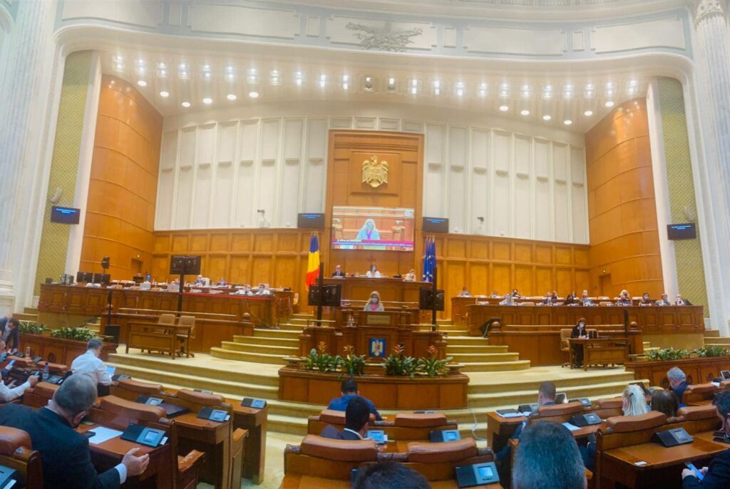 ”Parlamentarii cu vădite ieșiri nervoase trebuie supuși unor controale psihiatrice”. Reacții după scandalul lui George Simion