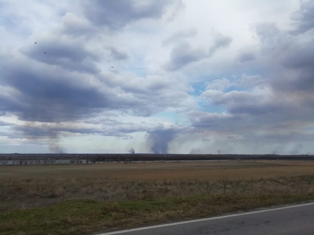 Panică în Delta Dunării! Românii s-au speriat din cauza fumului. Au crezut că vine războiul din Ucraina