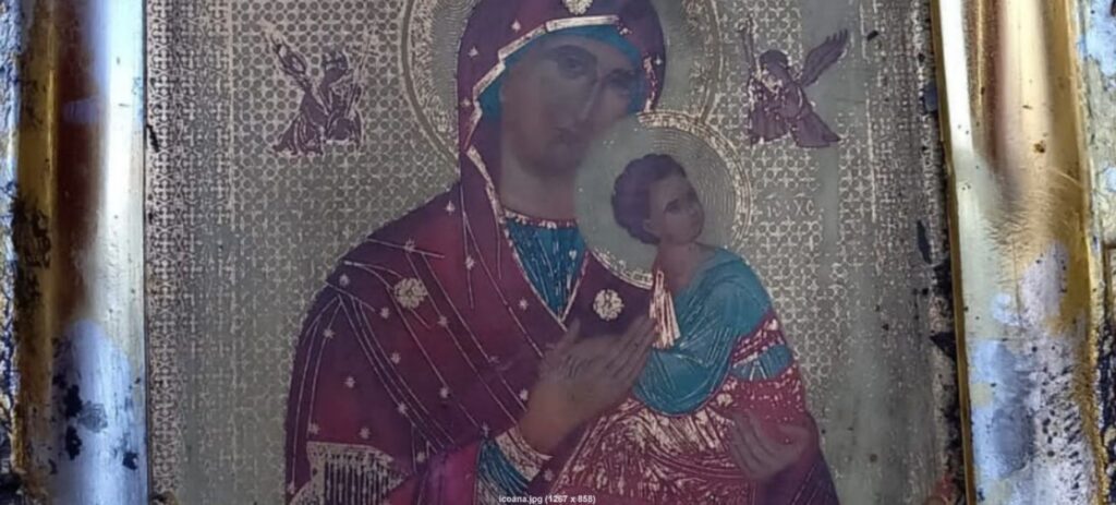 O icoană cu Maica Domnului a scăpat neatinsă dintr-un incendiu. Călugării spun că este o minune