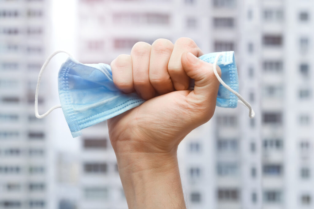 Mai scăpăm de COVID-19? Un celebru medic a răspuns răspicat: Sfârșitul nu e cel pe care ni-l imaginăm