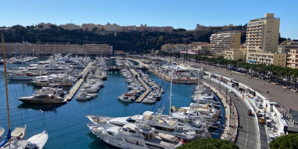 Oligarhii ruși, loviți unde îi doare cel mai tare. Accesul în orașul miliardarilor le-a fost interzis