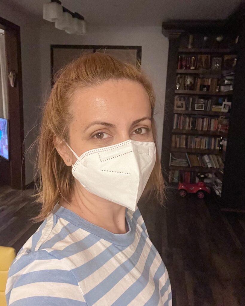 Simona Gherghe are Covid: „A ajuns și la mine. Aveți grijă de voi!”. Cum se simte vedeta după ce s-a infectat