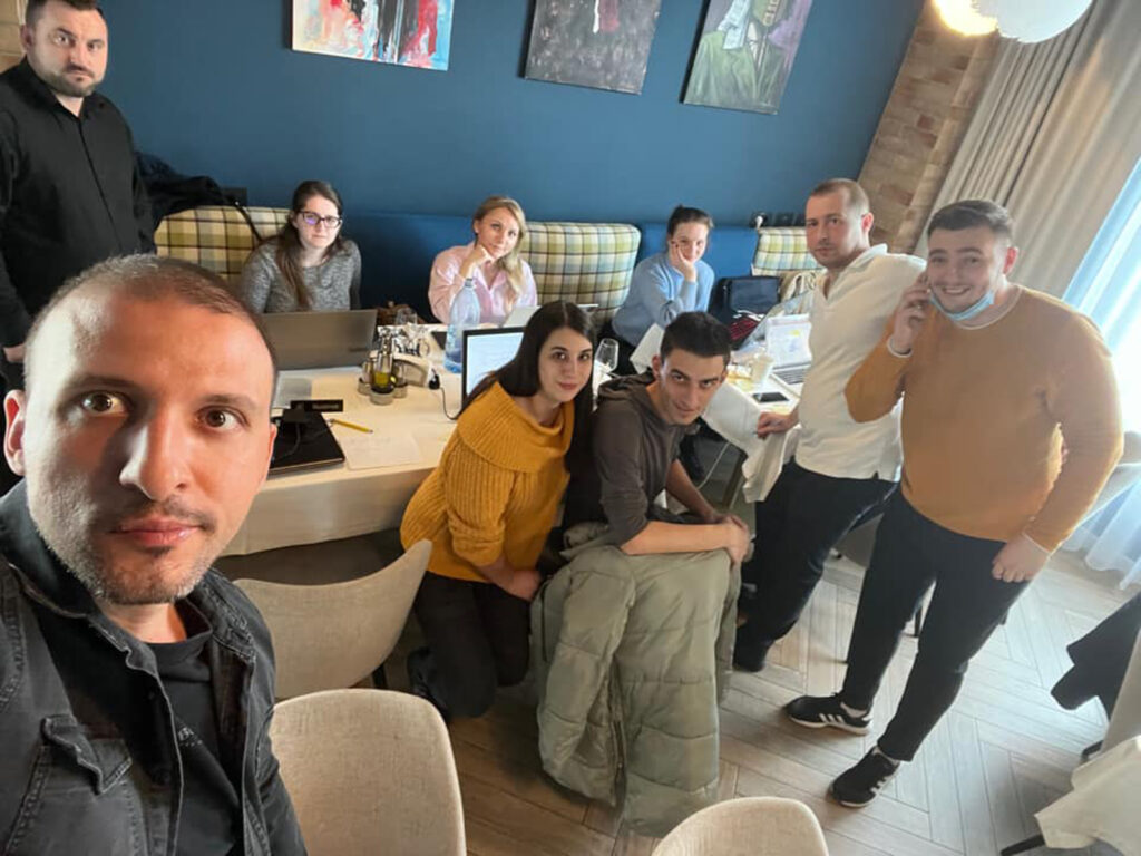 Poveștile copiilor din Ucraina, spuse de Ștefan Mandachi. Românul oferă locuri de cazare și mese calde pentru refugiați