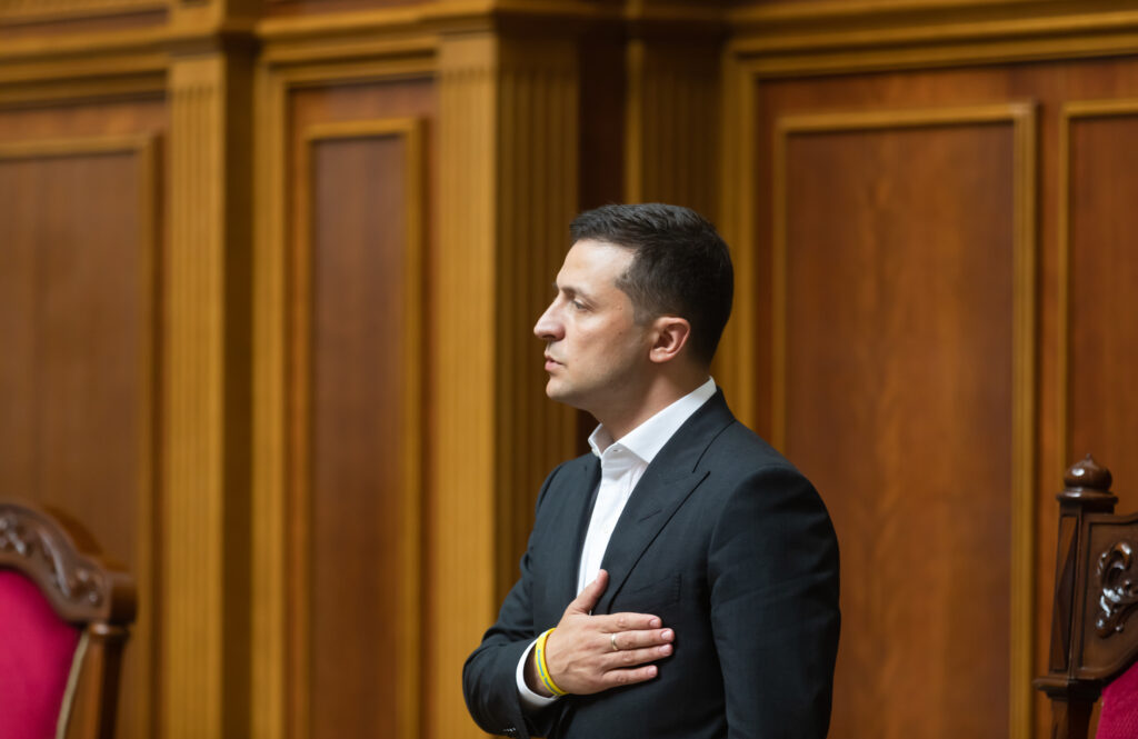 „Este un moment istoric”: Zelensky a semnat cererea de aderare la UE. Ce transmite Bruxelles. FOTO