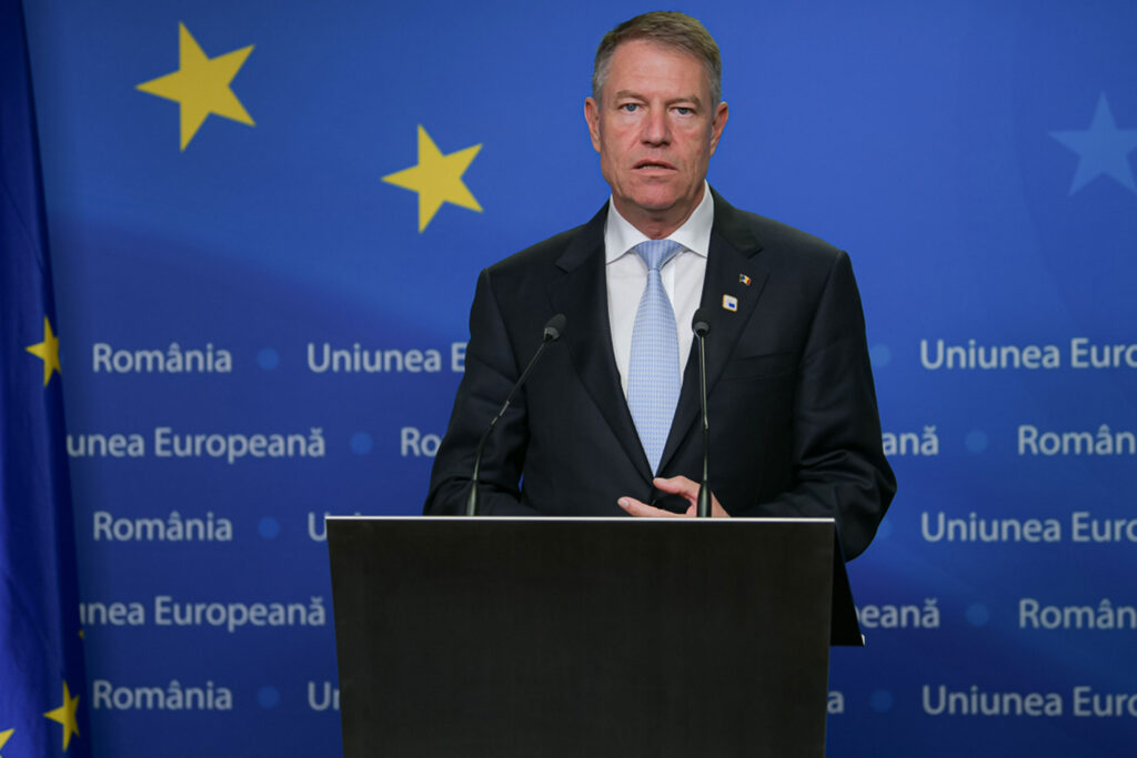 Klaus Iohannis a semnat decretul! Schimbări uriaşe care vizează pensiile, indemnizațiile și concediile. Toţi românii trebuie să ştie
