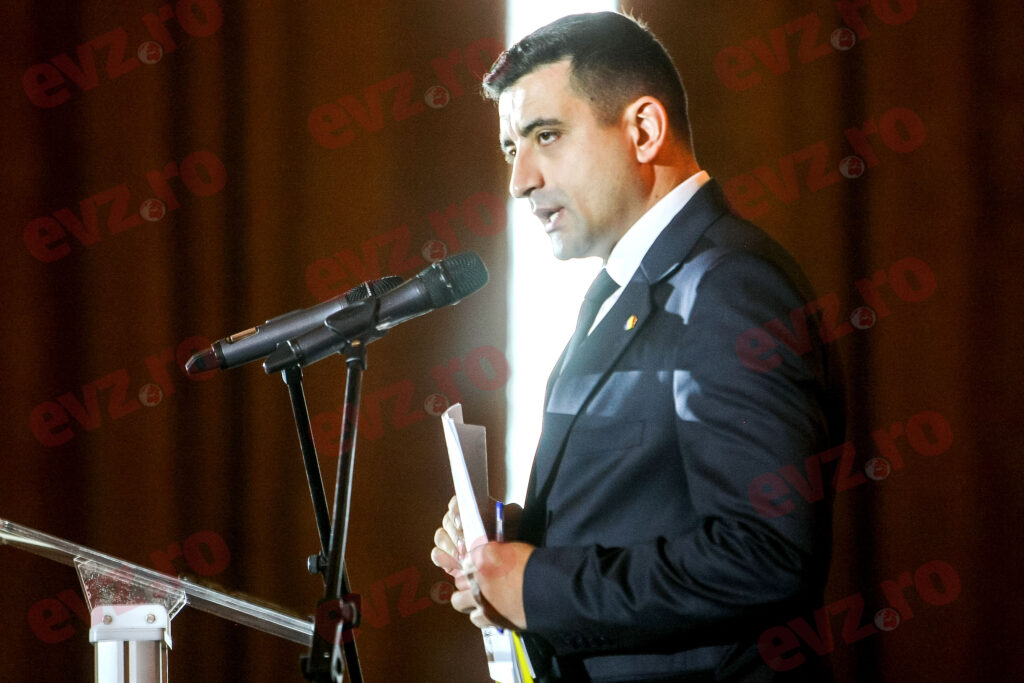 George Simion, huiduit la început de an școlar. Elevii Colegiului Gheorghe Lazăr nu l-au lăsat să își țină discursul