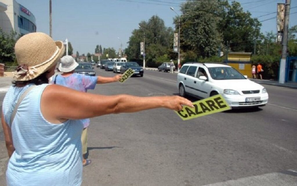 Atenție, s-a schimbat legea. Sunt vizați și ”recepționerii stradali” de pe litoralul Mării Negre