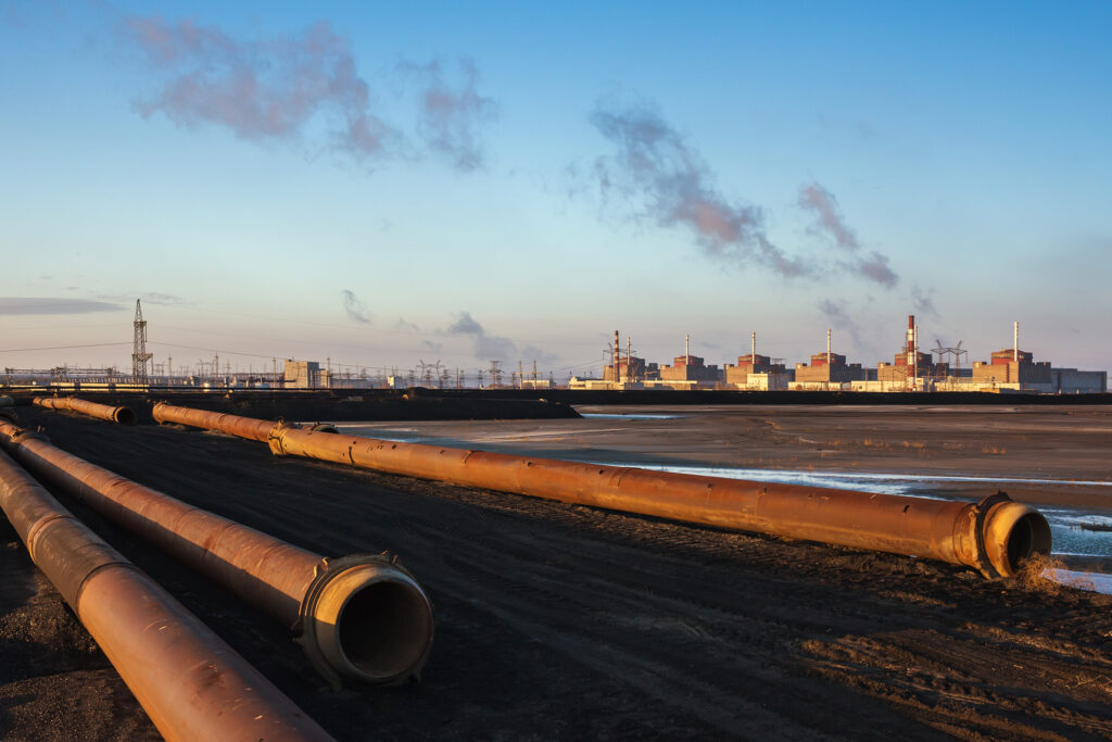 Război în Ucraina. Armata rusă transformă centrala de la Zaporojie, cea mai mare centrală nucleară din Europa, într-o bază militară