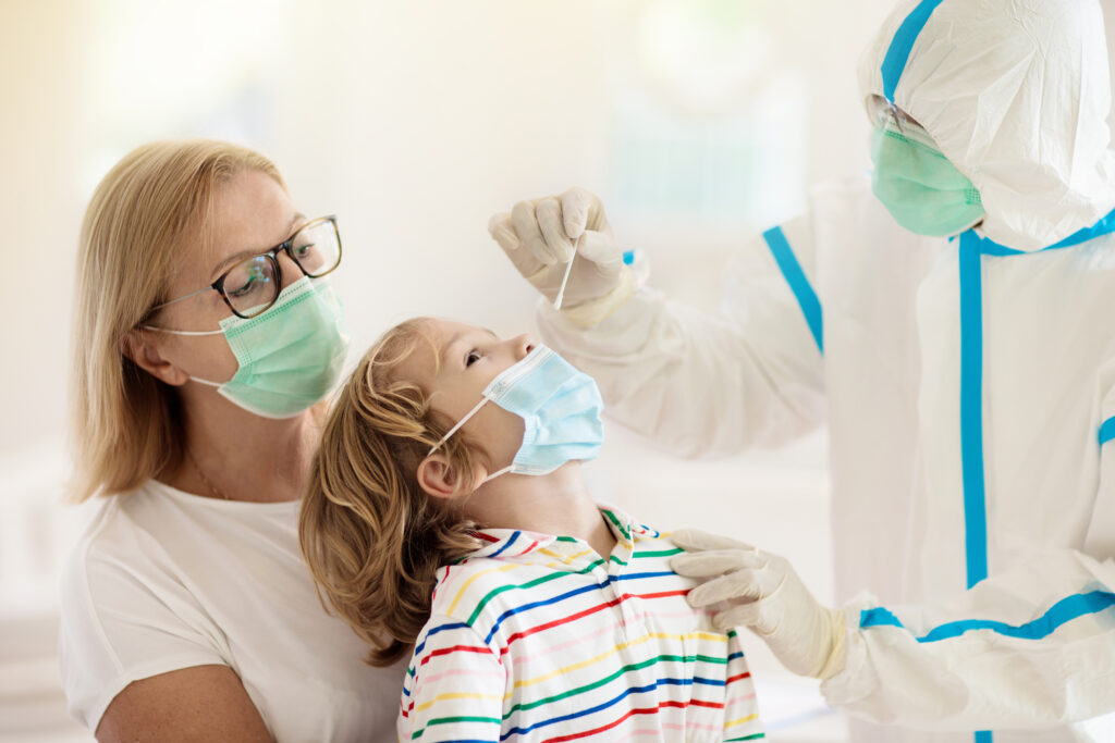 Medicii încă au probleme în a diagnostica corect copiii după ce au fost infectați cu Covid-19