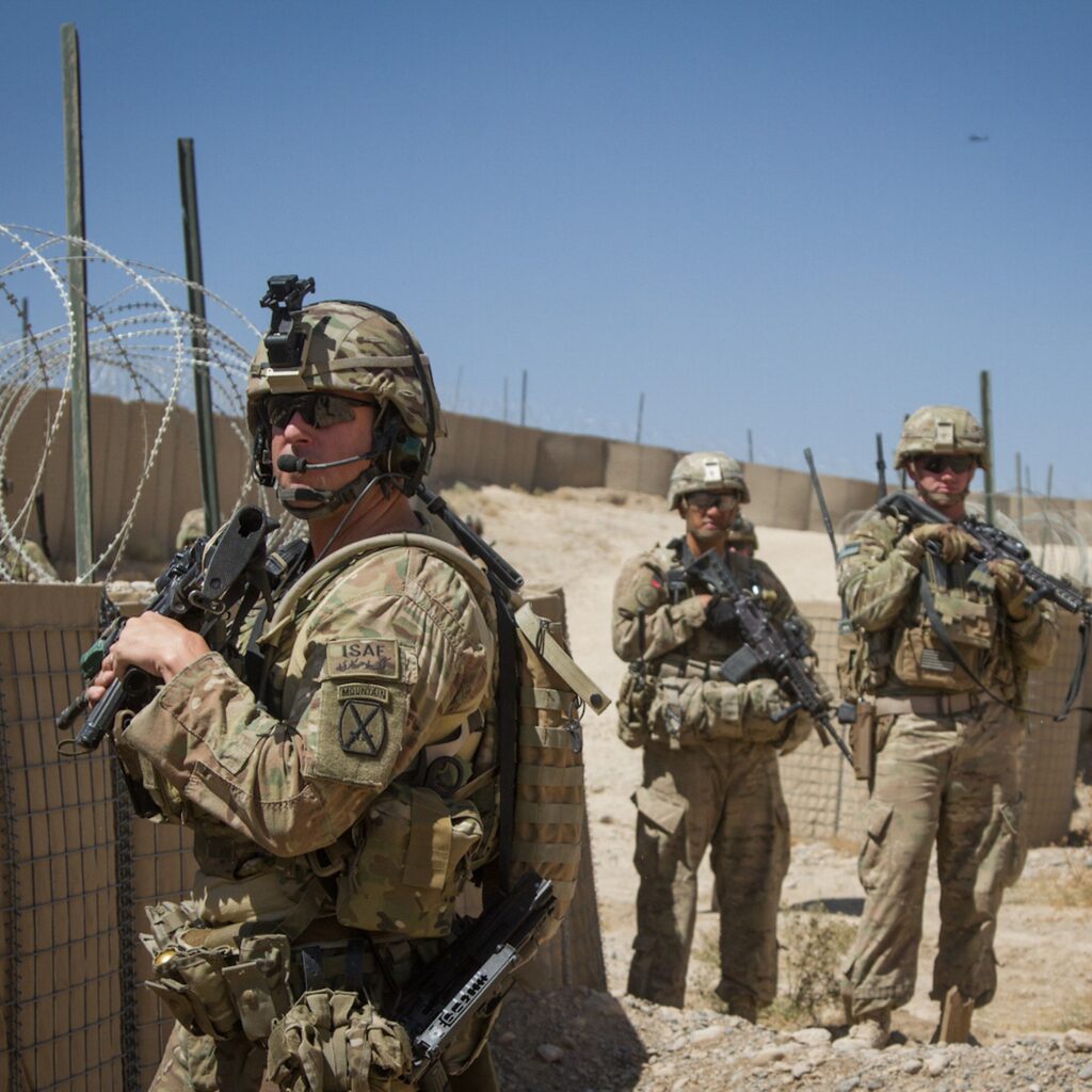 SUA îşi redefineşte strategia militară. Va menține cel puțin 76.000 de militari în Europa