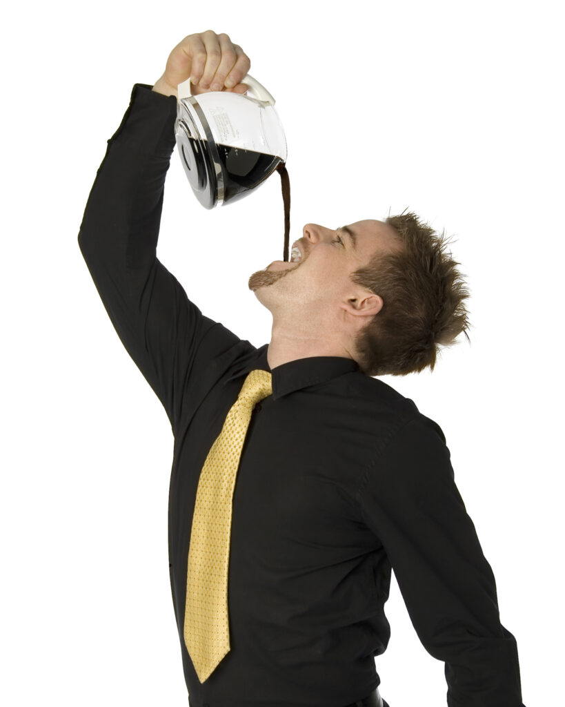 Un antrenor de fitness a murit după ce a băut echivalentul a 200 de cești de cafea