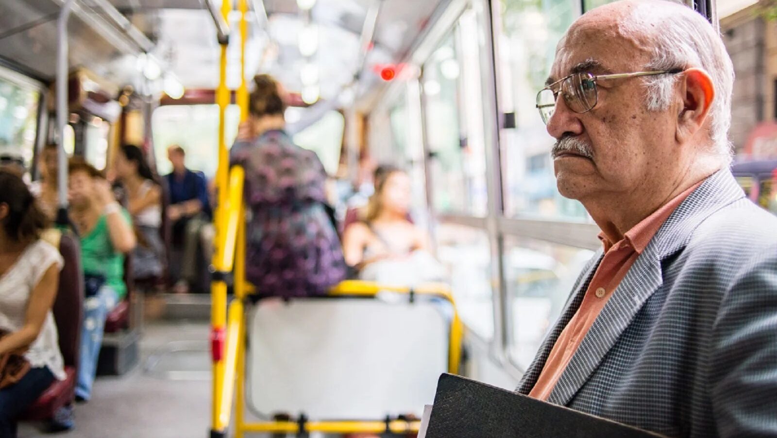 Indemnizații sociale pentru pensionarii români. Care este valoarea și câte persoane au încasat banii