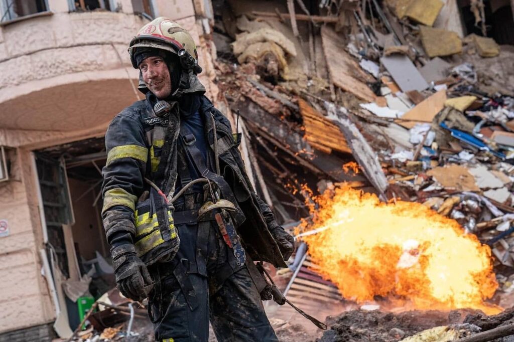 A 27-a zi de război. Primele bombardamente în Kiev. Civilii fug din calea focului. Armata rusă a folosit gaze lacrimogene împotriva ucrainenilor. VIDEO/UPDATE