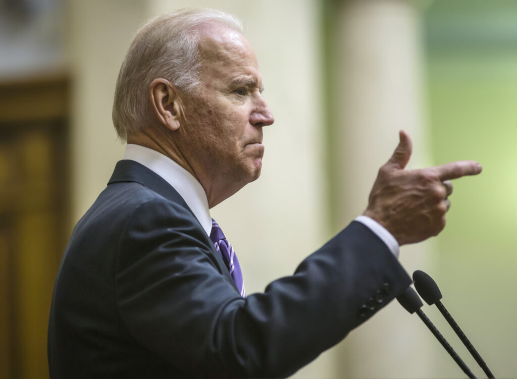 Joe Biden îl acuză pe Donald Trump de indiferență. „Călcați în picioare, brutalizați. S-au pierdut vieți omenești”