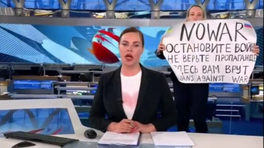 Protest inedit împotriva războiului. S-a întâmplat în timpul unei transmisiuni live. VIDEO